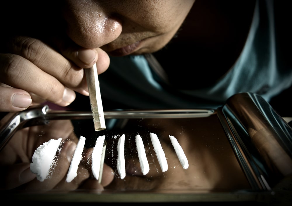 snorting-and-injecting-cocaine-means-of-use-and-abuse